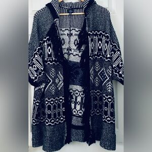 American Eagle Outfitters Black and White Geometric Poncho